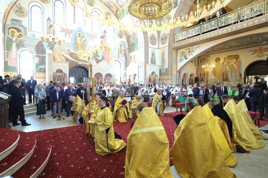 Сегодня Патриарх Кирилл освятил новый Храм Архангела Михаила в деревне Акулинино в Домодедово